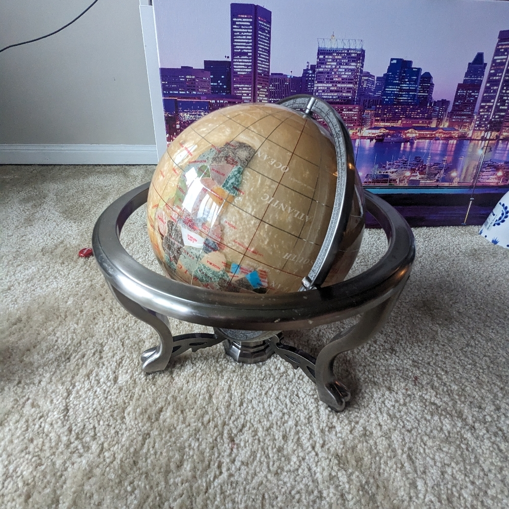 Fully Rotating Gyroscopic Globe